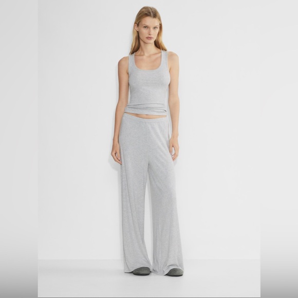 Aritzia Pants - The Group by Babaton
Luxe Lounge Space Pant